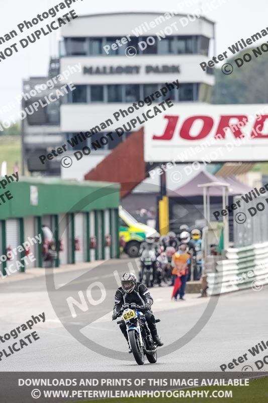 Vintage motorcycle club;eventdigitalimages;mallory park;mallory park trackday photographs;no limits trackdays;peter wileman photography;trackday digital images;trackday photos;vmcc festival 1000 bikes photographs